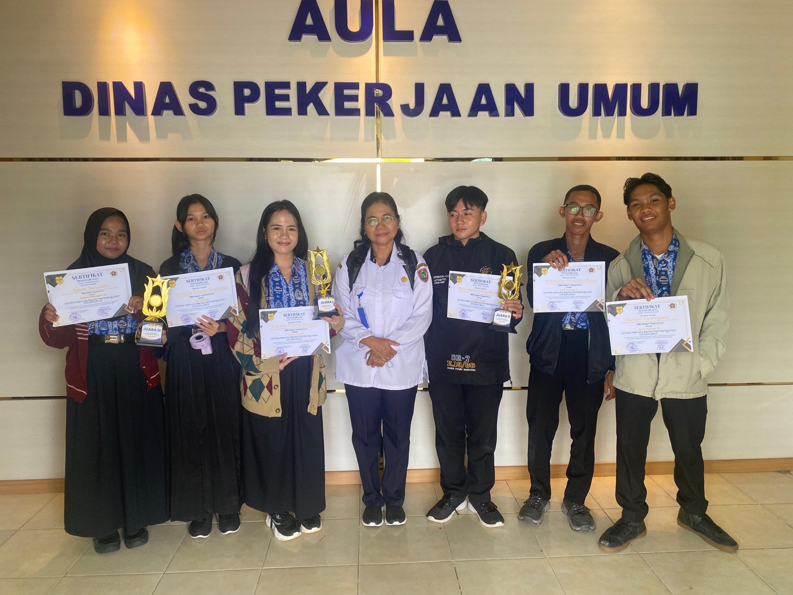 SMAN 1 Kuala Kurun Borong Juara Lomba Menulis Berita Pembangunan Infrastruktur Gunung Mas 2025